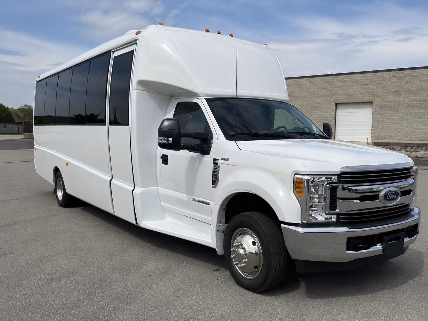 wedding shuttle buses in lawrence kansas
